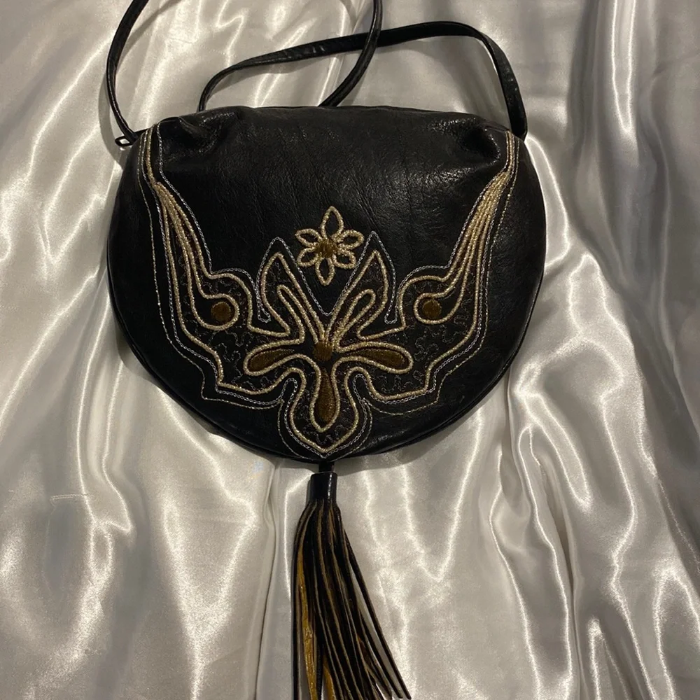 BRACCIALINI VINTAGE LEATHER CROSSOVER BAG WITH EMBEZZLEMENT